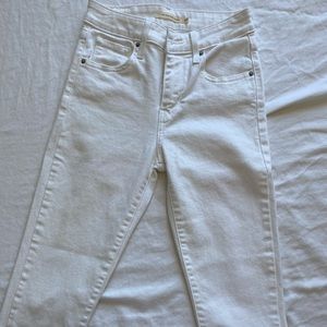 White high rise Levi’s jeans